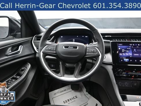 Used 2025 Jeep Grand Cherokee L Altitude AWD/4WD image 17