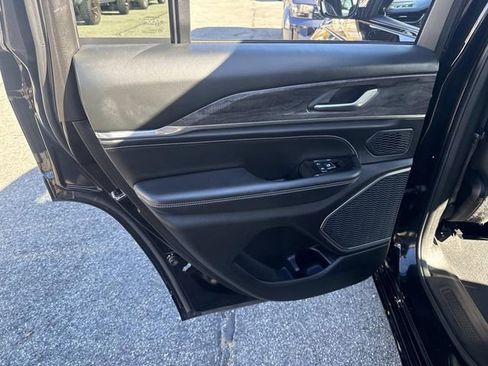 Used 2022 Jeep Grand Cherokee Overland image 19