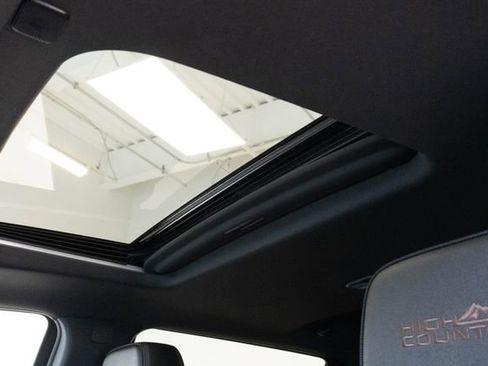 Used 2024 Chevrolet Silverado 1500 High Country w/ High Country Premium Package image 6