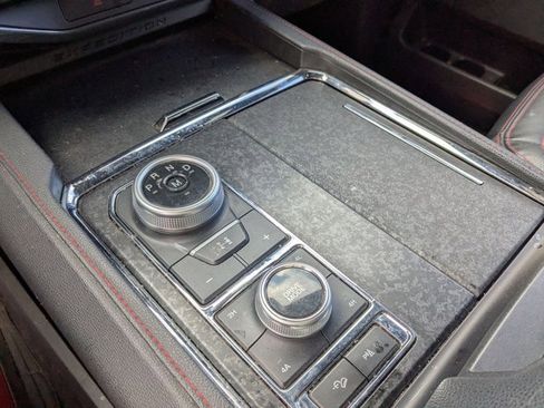 Used 2023 Ford Expedition Limited image 11