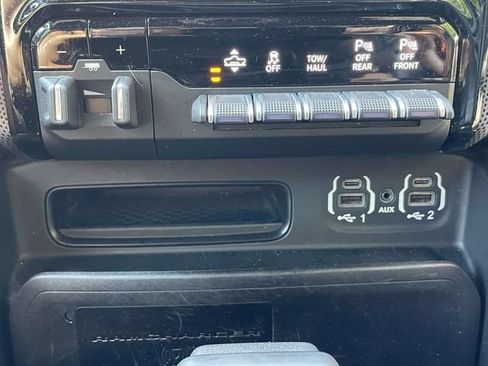Used 2020 RAM 1500 Limited w/ Black Appearance Package AWD/4WD image 31