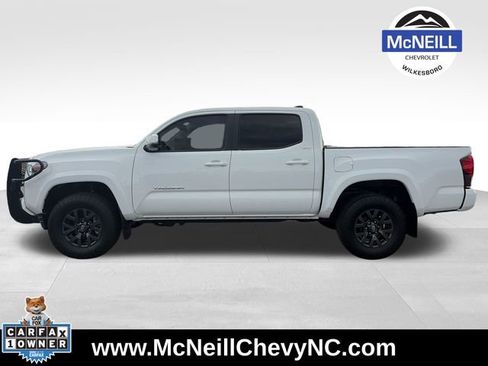 Used 2023 Toyota Tacoma SR5 w/ Technology Package AWD/4WD image 4