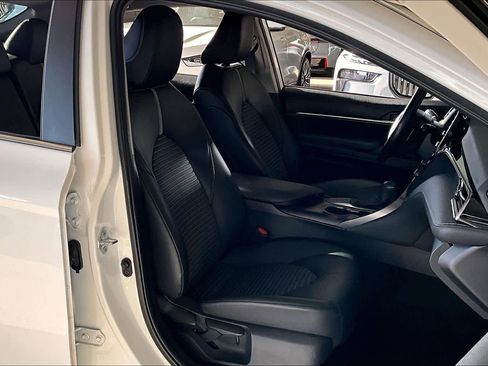 Used 2021 Toyota Camry SE w/ Convenience Package image 8