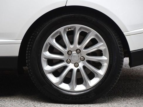Used 2018 Land Rover Range Rover HSE image 18