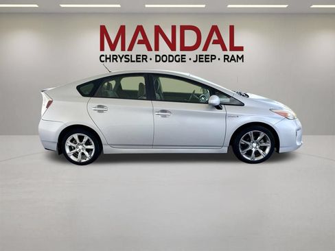 Used 2014 Toyota Prius Two FWD image 5