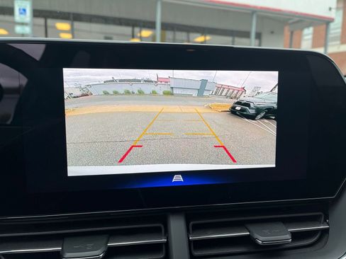 Used 2025 Chevrolet Trax LT w/ LT Convenience Package image 17