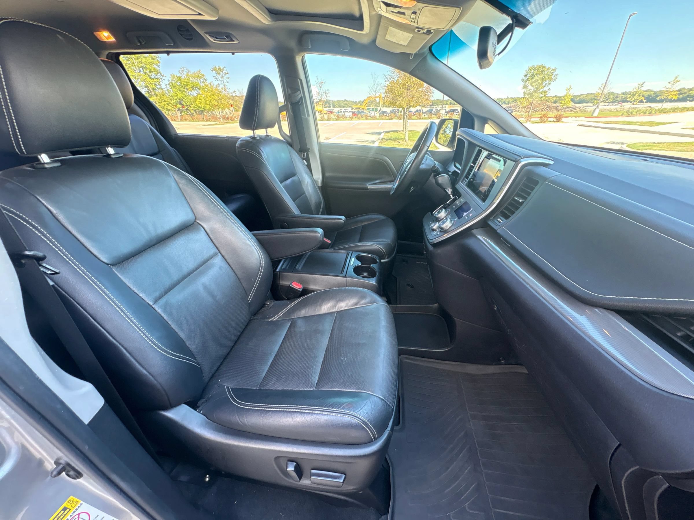 Used 2017 Toyota Sienna SE Premium FWD image 39