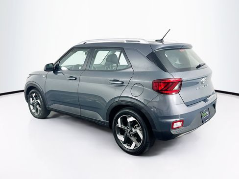 Used 2023 Hyundai Venue SEL FWD image 5