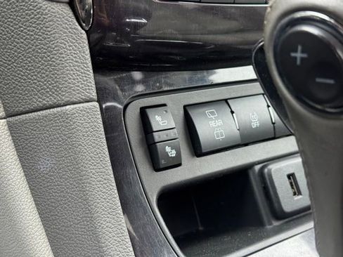 Used 2017 Buick Enclave Leather AWD/4WD image 16