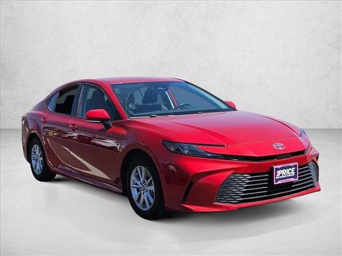 Used 2025 Toyota Camry LE FWD image 3