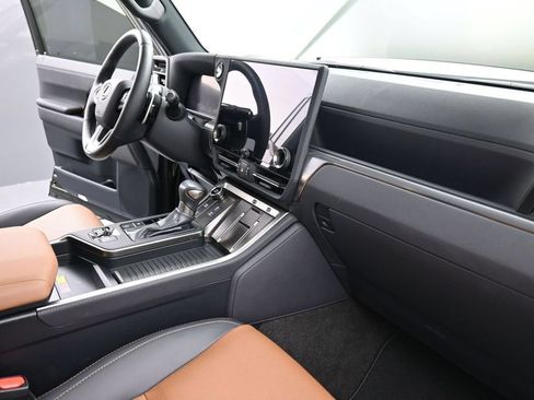 Used 2024 Lexus GX 550 w/ Cold Area Package AWD/4WD image 20
