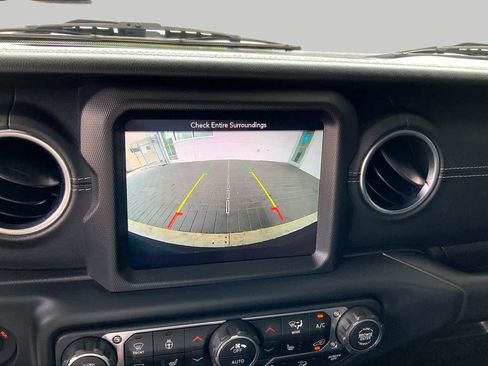 Used 2019 Jeep Wrangler Unlimited Sahara AWD/4WD image 27