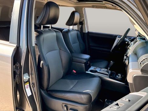 Used 2018 Toyota 4Runner SR5 Premium AWD/4WD image 9