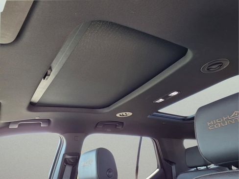 Used 2023 Chevrolet Traverse High Country w/ LPO, Floor Liner Package AWD/4WD image 21