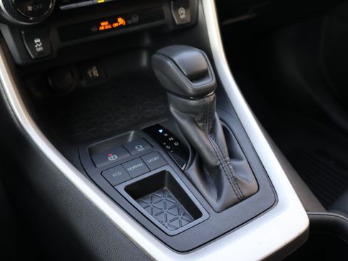 Certified 2024 Toyota RAV4 XLE FWD image 33