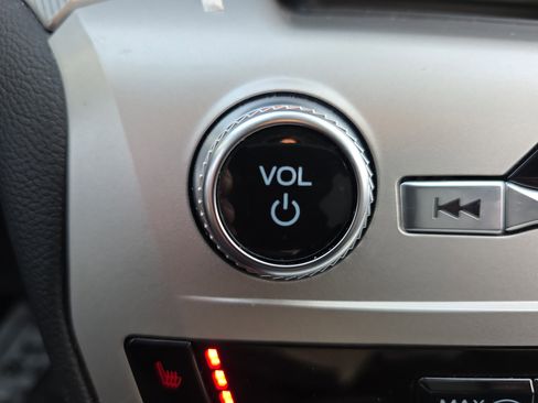 Used 2022 Ford Explorer XLT w/ Equipment Group 202A image 35