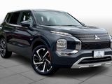 Used 2024 Mitsubishi Outlander SE image 2