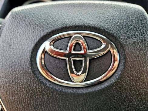 Used 2020 Toyota Camry SE image 25