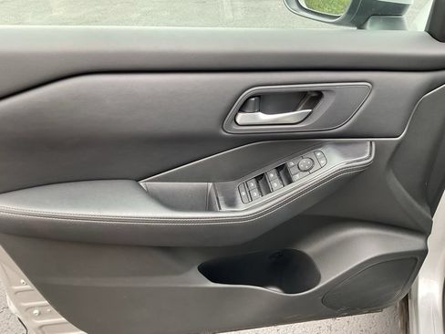 Used 2025 Nissan Rogue SV AWD/4WD image 11