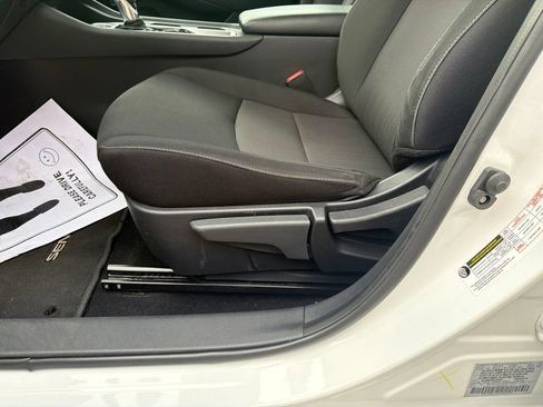 Used 2025 Nissan Sentra SV FWD image 14