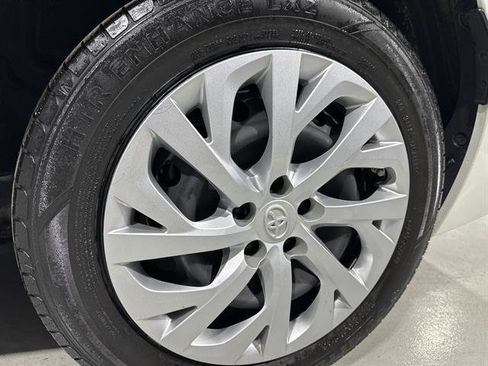 Used 2017 Toyota Corolla LE image 13