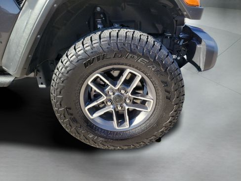 Used 2024 Jeep Gladiator Mojave AWD/4WD image 31