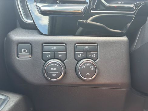 Used 2024 Chevrolet Silverado 1500 LT AWD/4WD image 15