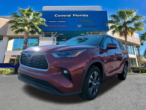 Used 2023 Toyota Highlander XLE image 9