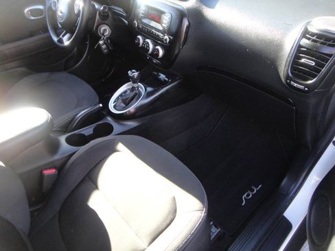 Used 2015 Kia Soul image 12