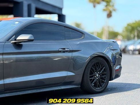 Used 2017 Ford Mustang GT RWD image 3