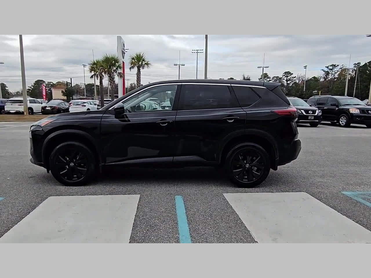 Used 2023 Nissan Rogue SV AWD/4WD image 28