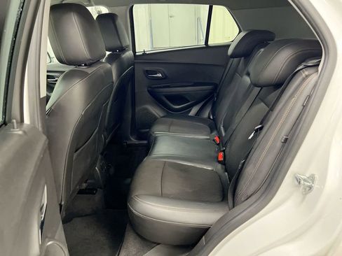 Used 2020 Chevrolet Trax LT w/ LT Convenience Package AWD/4WD image 22