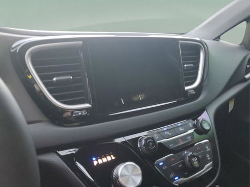 New 2026 Chrysler Voyager LX image 19