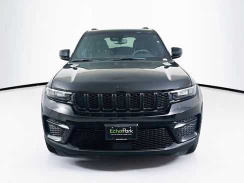 Used 2023 Jeep Grand Cherokee Altitude AWD/4WD image 2
