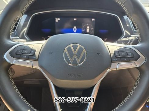 Certified 2022 Volkswagen Tiguan SE FWD image 27