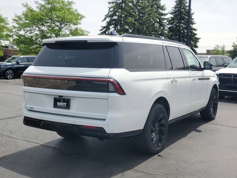 New 2025 Lincoln Navigator L Reserve w/ Jet Appearance Package AWD/4WD image 4
