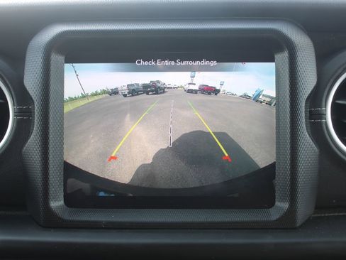 Used 2023 Jeep Wrangler Unlimited Sahara w/ Cold Weather Group AWD/4WD image 32