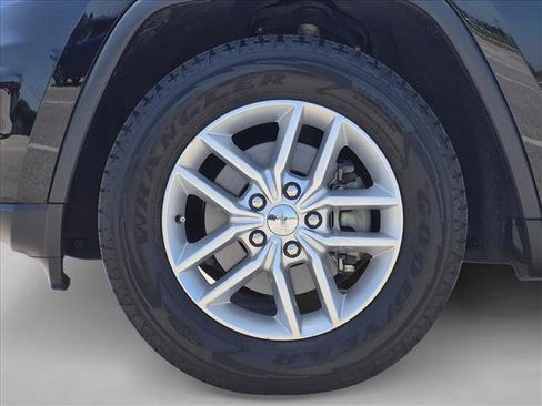 Used 2017 Jeep Grand Cherokee Laredo w/ Quick Order Package 23E AWD/4WD image 24