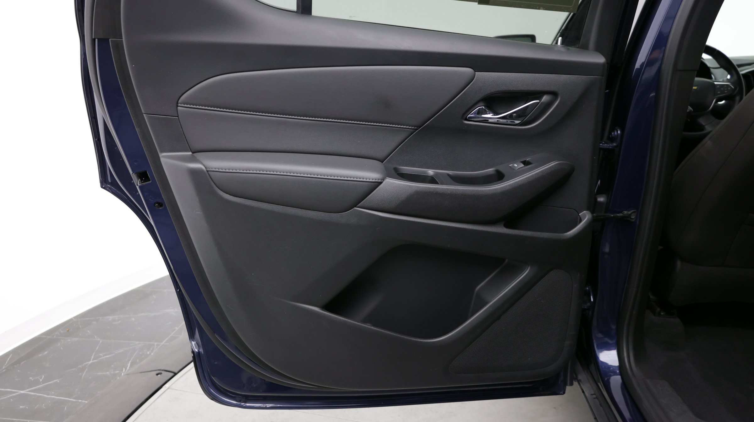 Used 2023 Chevrolet Traverse LT FWD image 30