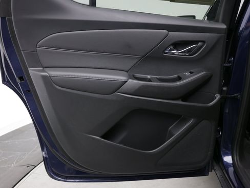 Used 2023 Chevrolet Traverse LT FWD image 30