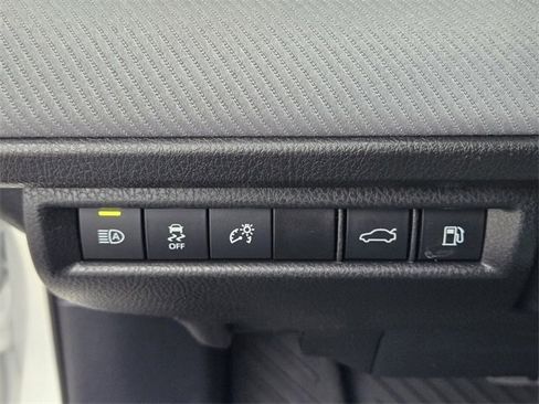 Used 2025 Toyota Camry SE w/ Convenience Package image 25