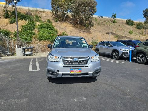 Used 2017 Subaru Forester 2.5i AWD/4WD image 2