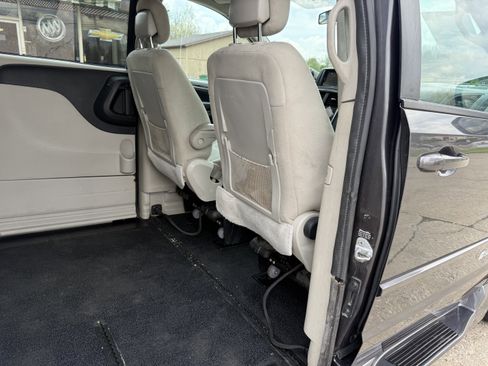 Used 2016 Dodge Grand Caravan SXT FWD image 27