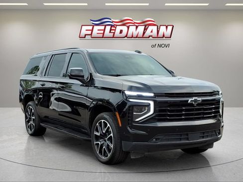 Used 2025 Chevrolet Suburban RST w/ Comfort Package AWD/4WD image 7