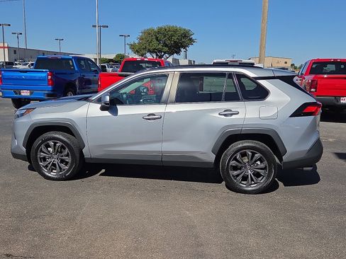 Used 2022 Toyota RAV4 XLE Premium AWD/4WD image 2