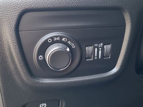 Used 2023 Jeep Grand Cherokee Laredo X AWD/4WD image 13