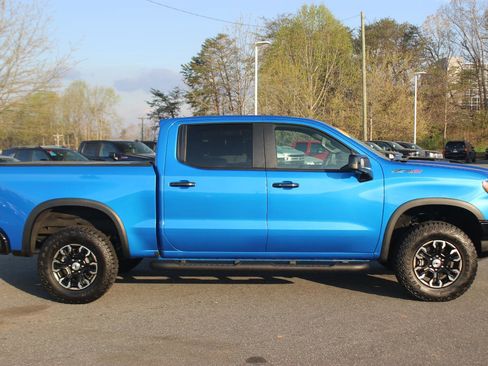 Used 2025 Chevrolet Silverado 1500 ZR2 w/ Technology Package image 8