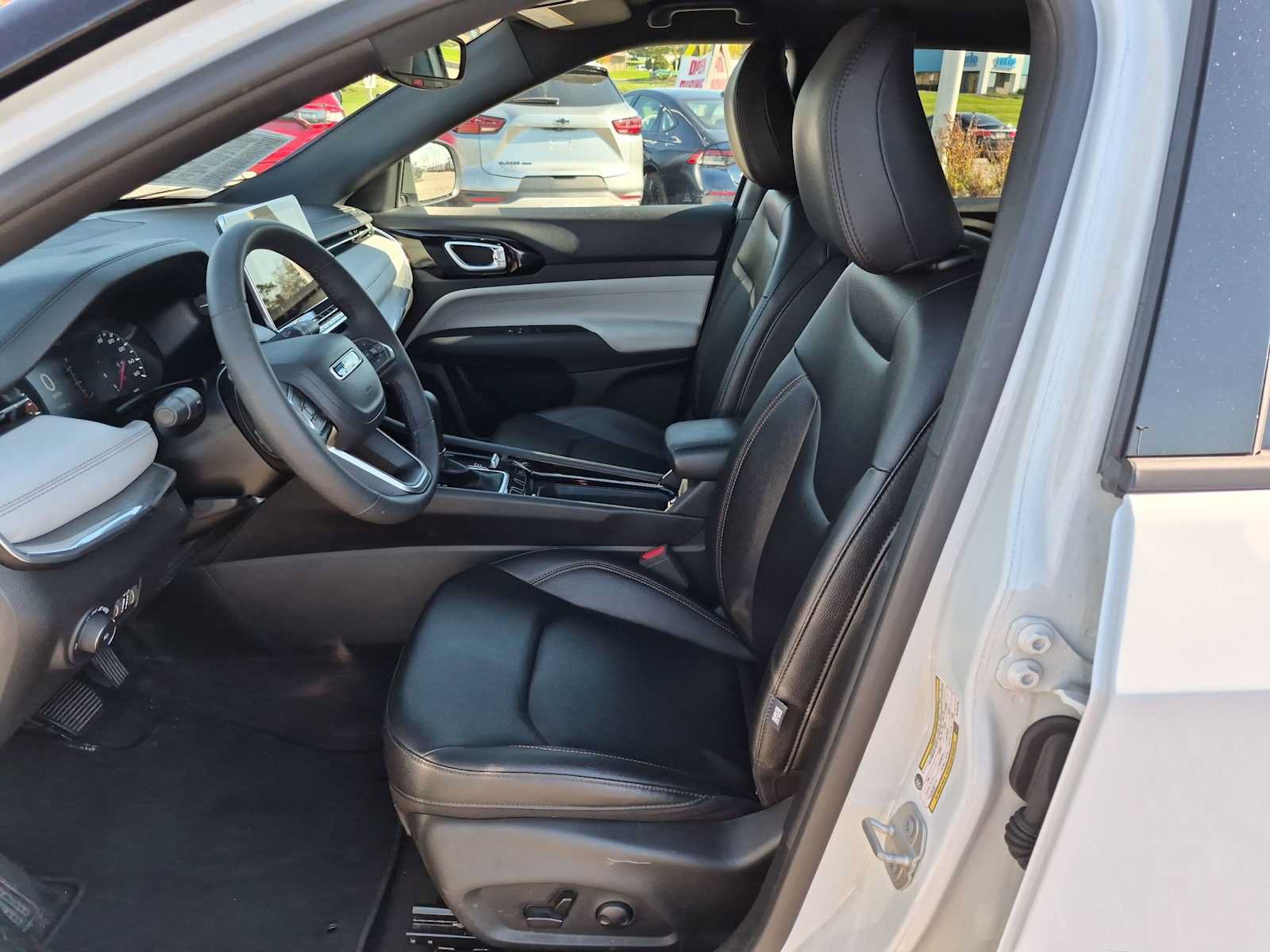 Used 2024 Jeep Compass Limited AWD/4WD image 16