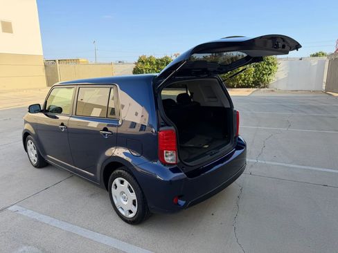 Used 2013 Scion xB FWD image 13