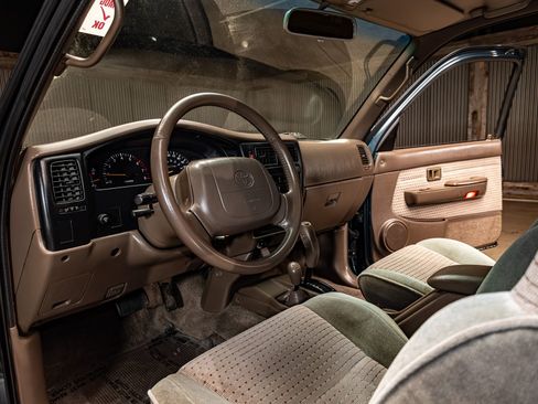 Used 1996 Toyota Tacoma SR5 AWD/4WD image 12